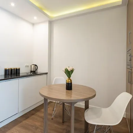 Urban Chic - Oxygen - Wola - Wroniaab Varsóvia