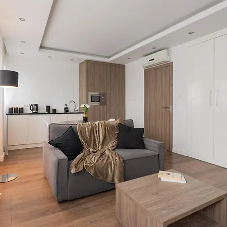 Urban Chic - Oxygen - Wola - Wroniaab Varsóvia