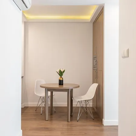 Urban Chic - Oxygen - Wola - Wroniaab Varsóvia